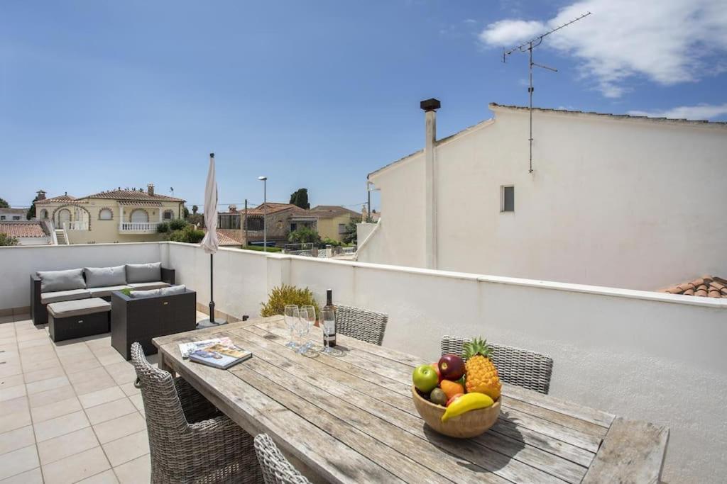 Apartament 1001 4 Personas By Homeselectspain Empuriabrava
